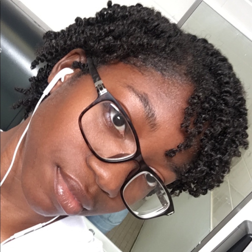 Meet your Posher, Latraya
